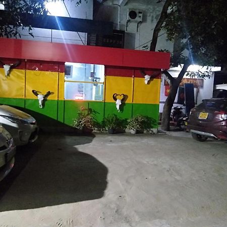 Selahn Inn Katunayaka Bagian luar foto
