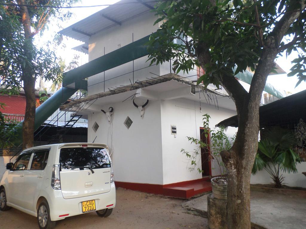 Selahn Inn Katunayaka Bagian luar foto