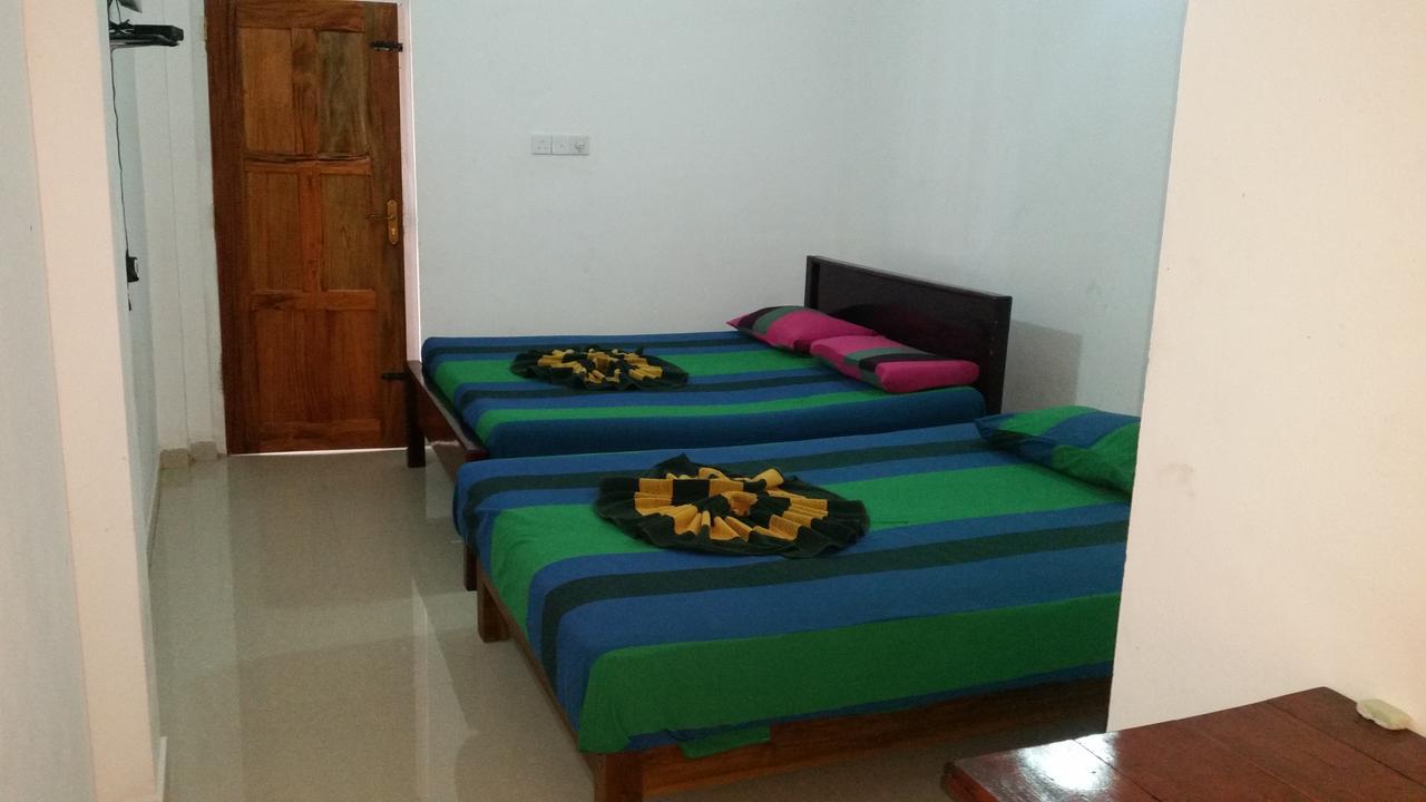 Selahn Inn Katunayaka Bagian luar foto