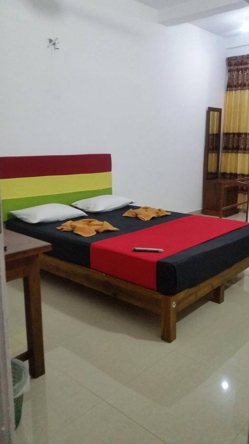 Selahn Inn Katunayaka Bagian luar foto