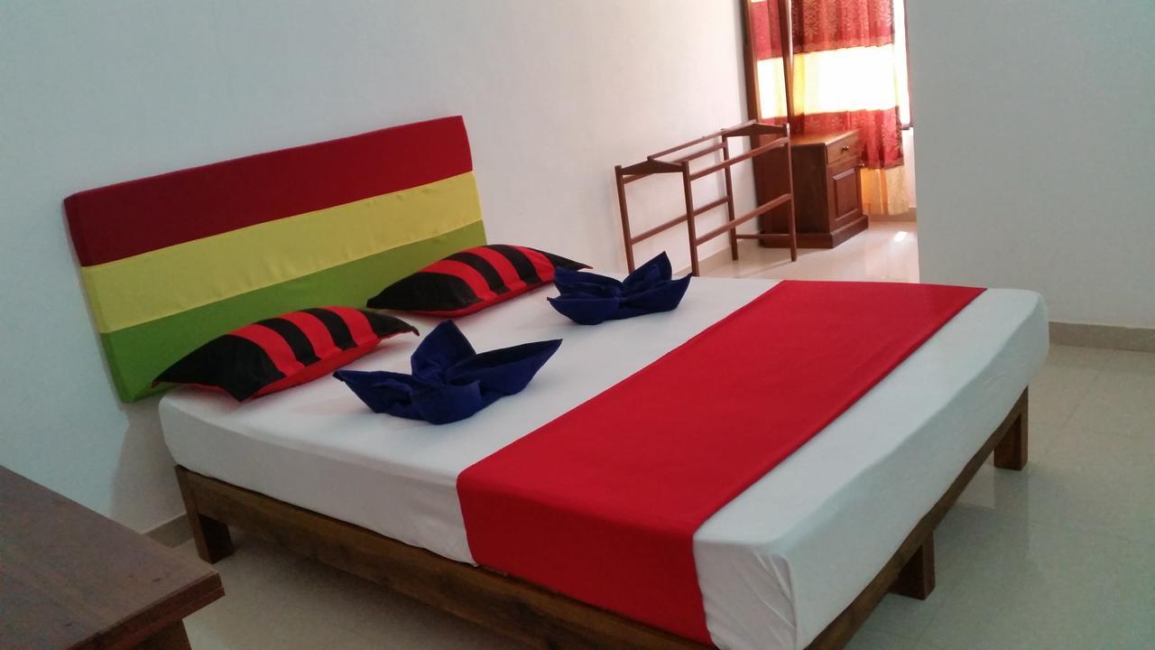 Selahn Inn Katunayaka Bagian luar foto